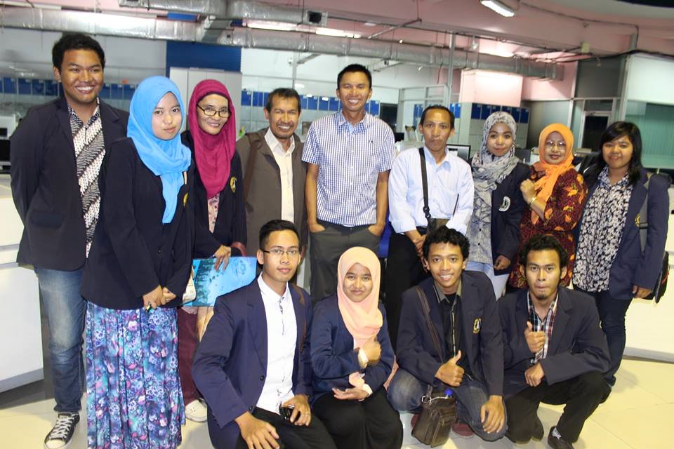 Mengajak mahasiswa menulis ala Jawapos