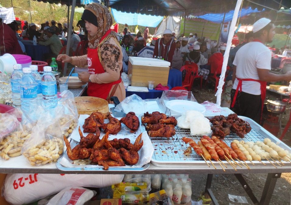 Menikmati Kuliner Halal Thailand