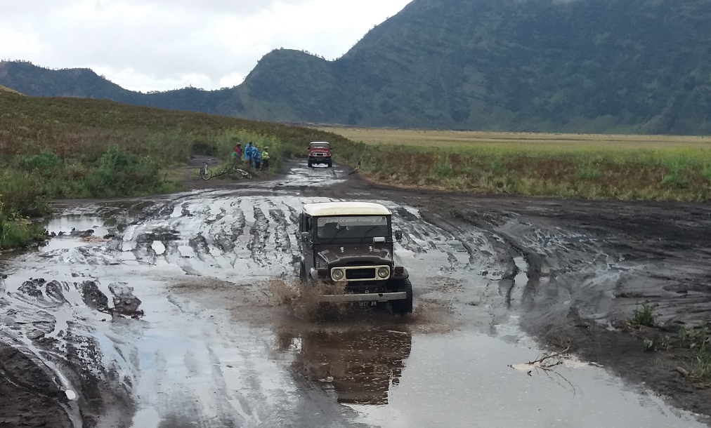 Mendadak Jadi “Offroader” di Lautan Pasir Gunung Bromo