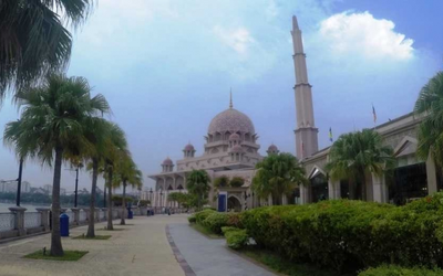 Masjid Putra, Malaysia, Ramah terhadap Wisatawan