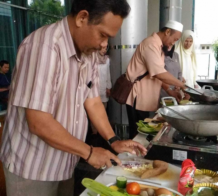 Semarak 17-an, Lomba Masak Nasi Goreng oleh Bapak-bapak