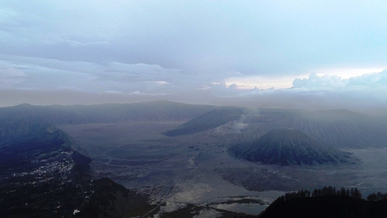 Heningnya Senja di Penanjakan Bromo