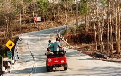 Berwisata Jeep di Sekitar Tebing Breksi, Yogyakarta