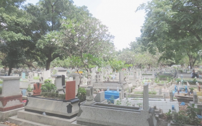 Memori Hidup dan Bermain di Makam