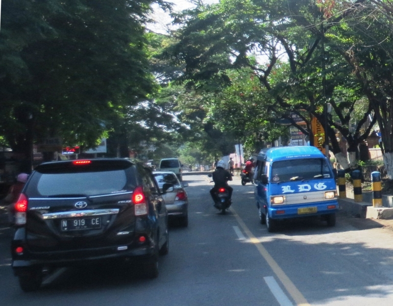 Di Jakarta ada busway, di Malang ada angkotway