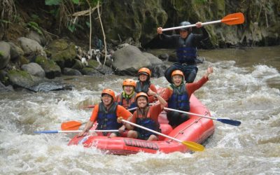 Usia 50 Tahun Rafting di Sungai Ayung, Siapa Takut!
